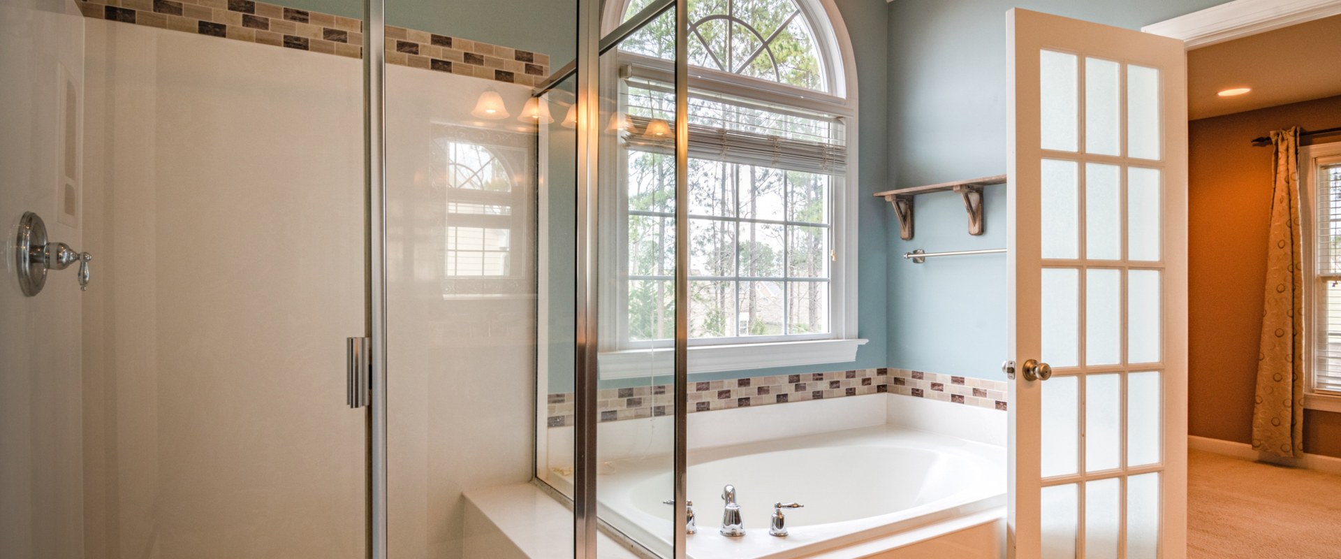 How to Keep Glass Shower Doors Clean and Spotless